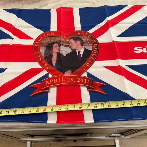 British Royal Family Memorabilia including Diana & Charles Wedding Tray - Picture 5 of 8